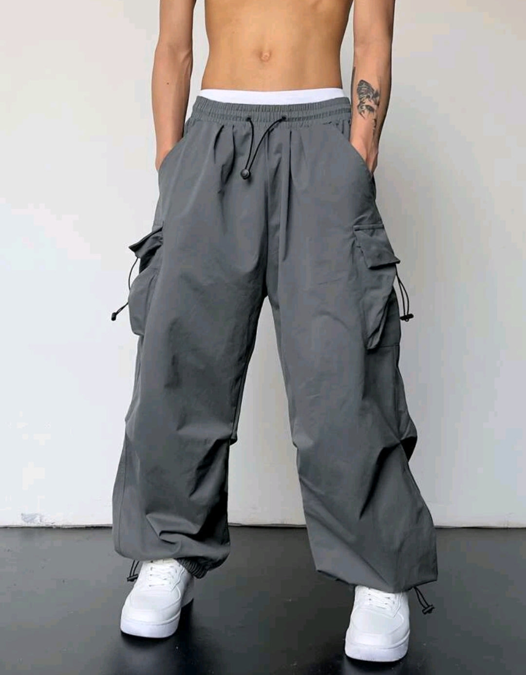 Men's wide cargo pants